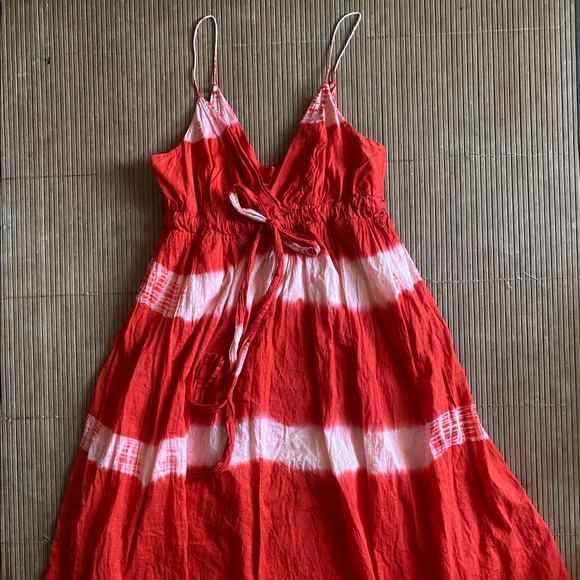 Dresses & Skirts - Tie Dye Empire Midi Dress